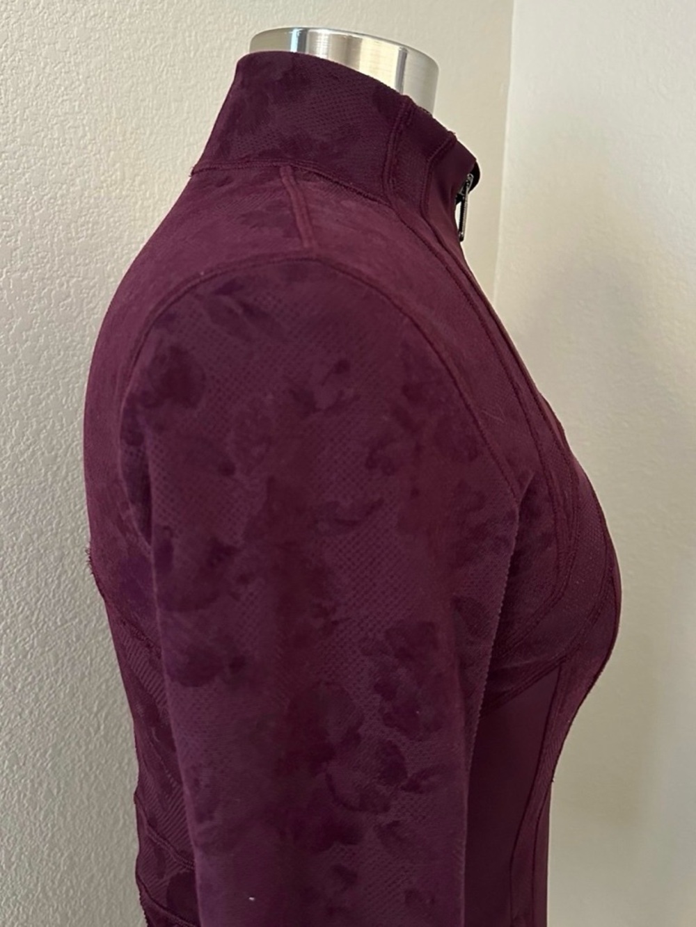 Lululemon Define Jacket Flocked Dark Adobe Burgundy Velvet Floral Sz 6 EUC - Picture 11 of 13
